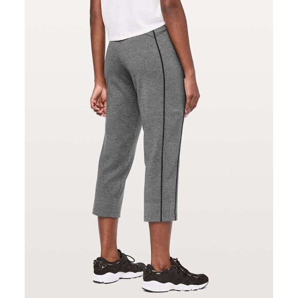 Lululemon Womens Light Strides Crop Pant Sz 6 Heathered Dark Gray 23" Athleisure - Picture 2 of 9